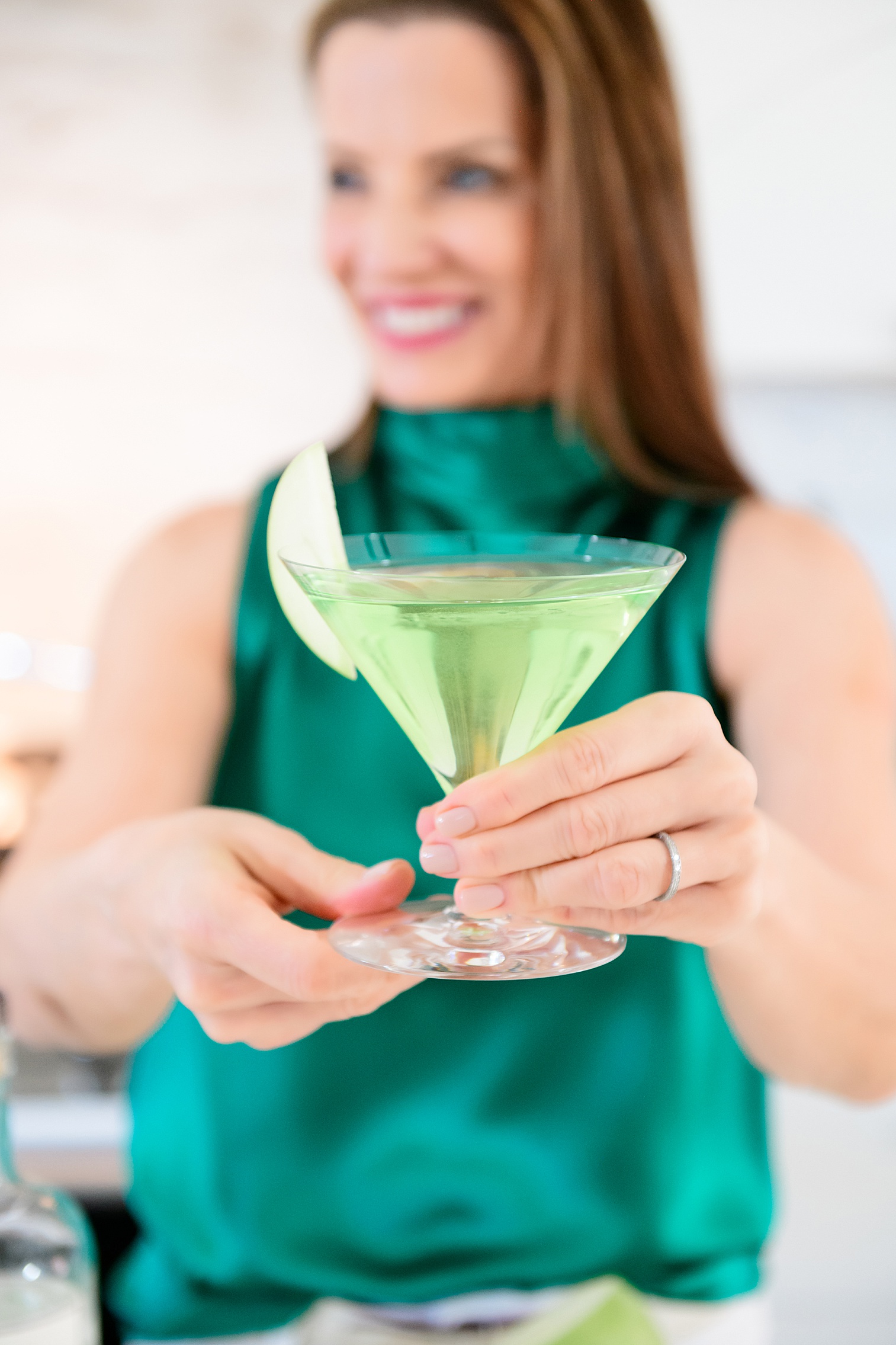 St. Patrick's Day Sour Apple Martini #cocktail #stpatricksday #martini #cocktailrecipe #hosting 