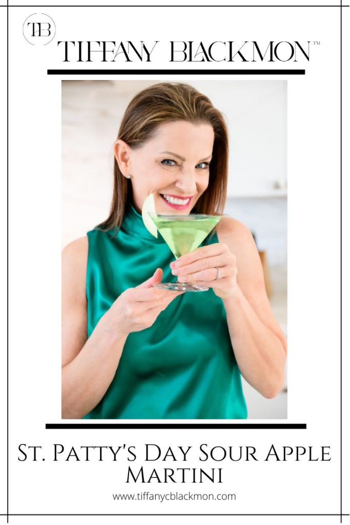 St. Patrick's Day Sour Apple Martini #cocktail #stpatricksday #martini #cocktailrecipe #hosting 
